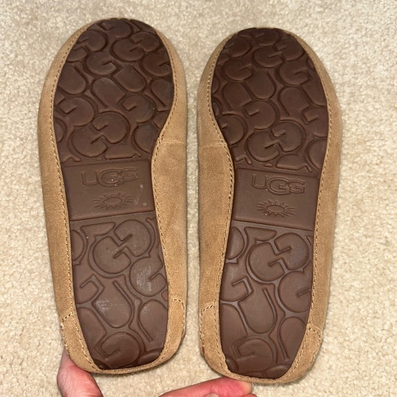 UGG Scalloped Moc slippers 6 - Picture 4 of 11